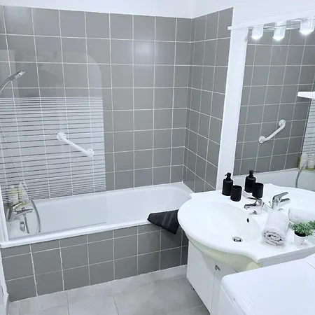 T2 Cosy, Securisee, Parking Prive شقة *