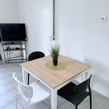 T2 Cosy, Securisee, Parking Prive شقة *